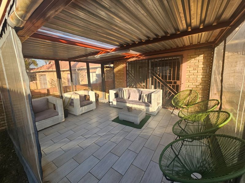 3 Bedroom 2 Bathroom Townhouse To Let in Heuwelsig - Photo 6
