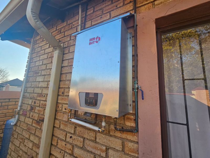 3 Bedroom 2 Bathroom Townhouse To Let in Heuwelsig - Photo 9