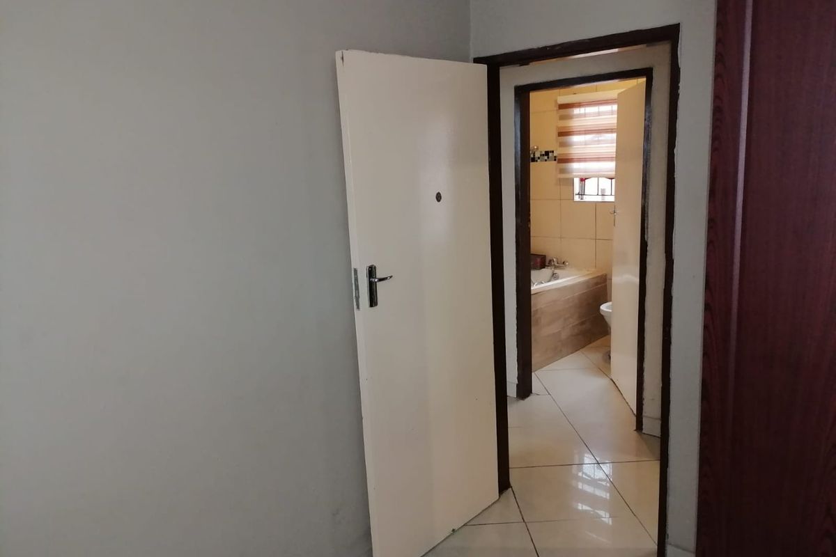 Spacious 3-Bedroom Family Home in KaMagugu - Photo 3