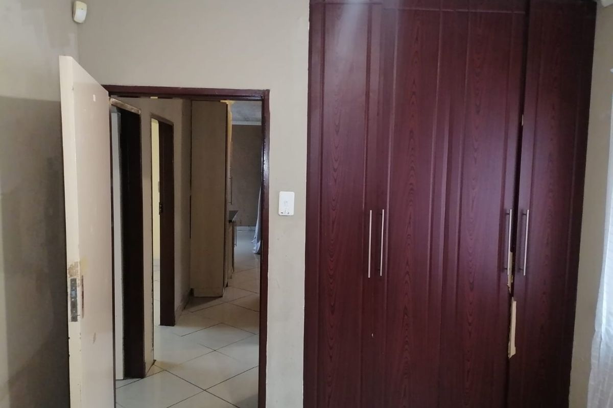 Spacious 3-Bedroom Family Home in KaMagugu - Photo 2