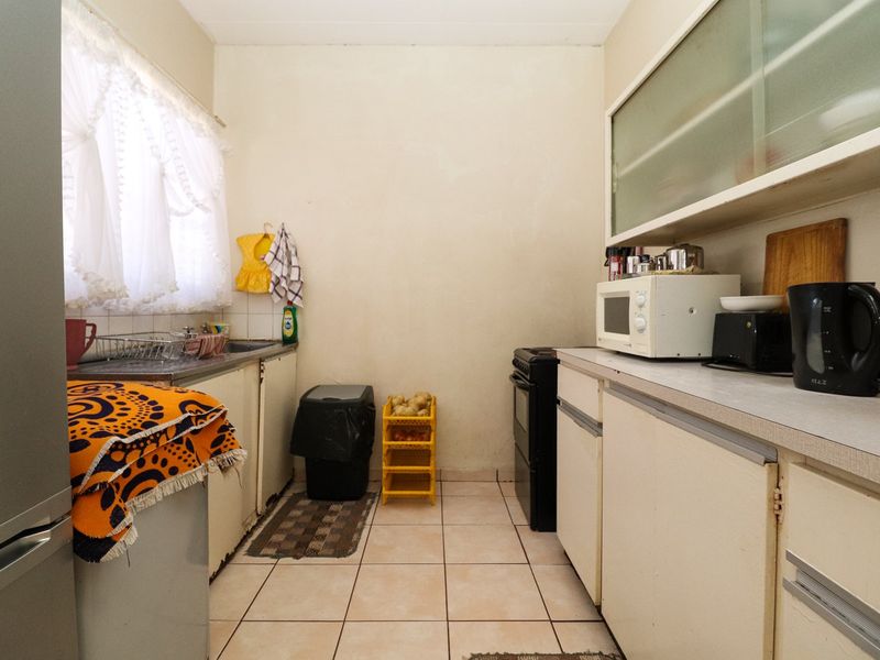 TWO BEDROOM, GROUND FLOOR APARTMENT - Photo 7