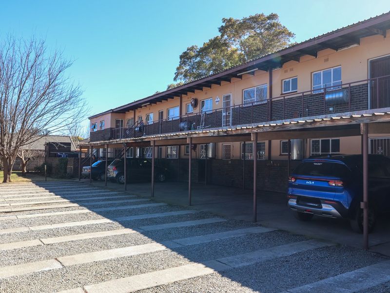TWO BEDROOM, GROUND FLOOR APARTMENT - Photo 2