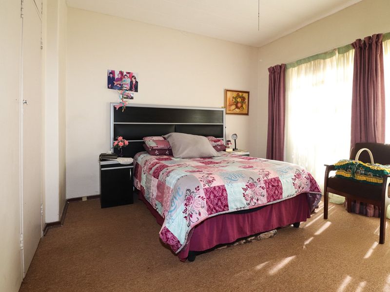 TWO BEDROOM, GROUND FLOOR APARTMENT - Photo 9