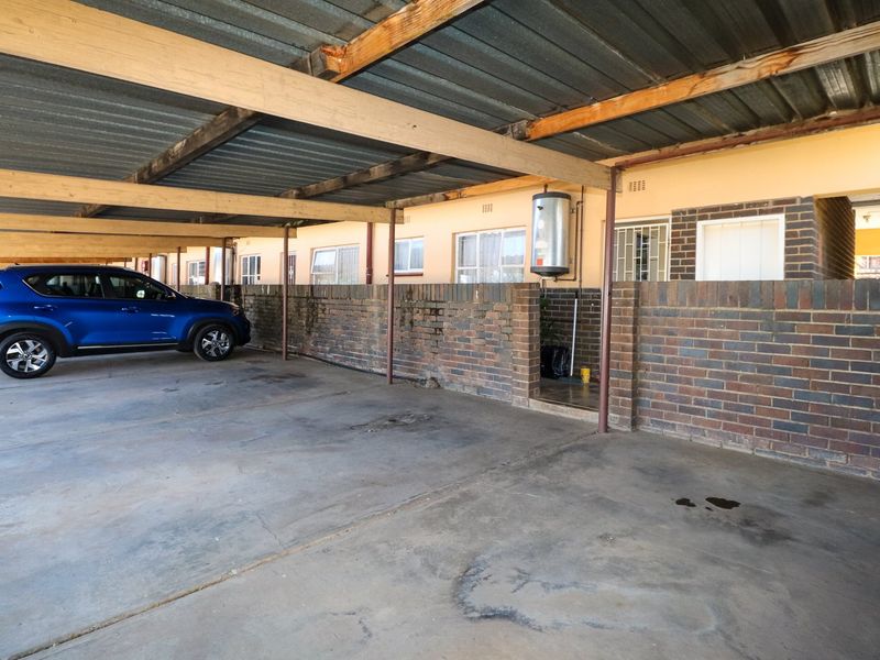 TWO BEDROOM, GROUND FLOOR APARTMENT - Photo 3
