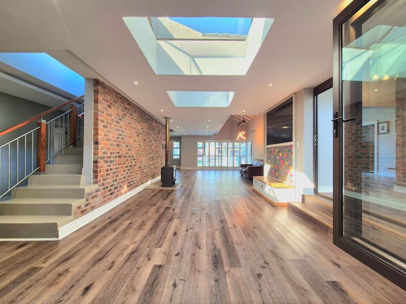 Rare Single-Level Luxury Living on the Fairway | Woodhill Golf Estate - Photo 1