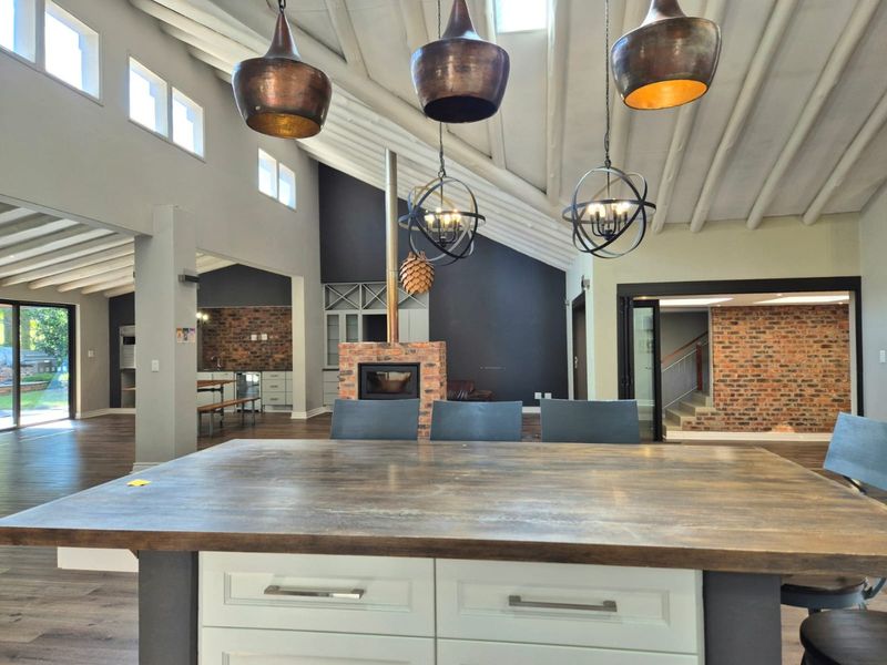 Rare Single-Level Luxury Living on the Fairway | Woodhill Golf Estate - Photo 10