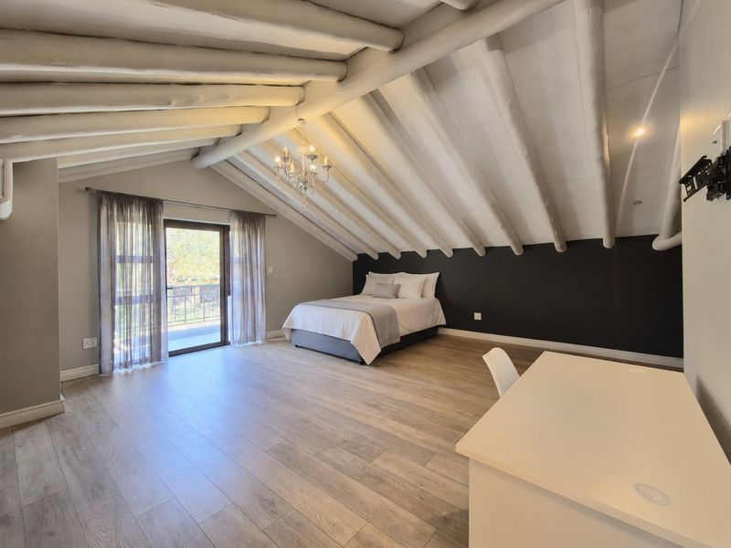 Rare Single-Level Luxury Living on the Fairway | Woodhill Golf Estate - Photo 6