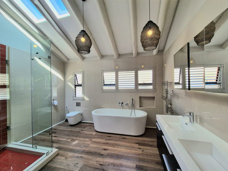 Rare Single-Level Luxury Living on the Fairway | Woodhill Golf Estate - Photo 4