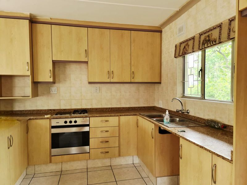 3 bed flat to let in Escombe  - Photo 4