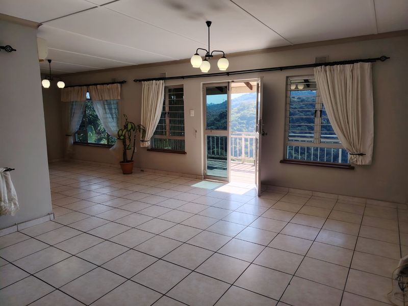 3 bed flat to let in Escombe  - Photo 9