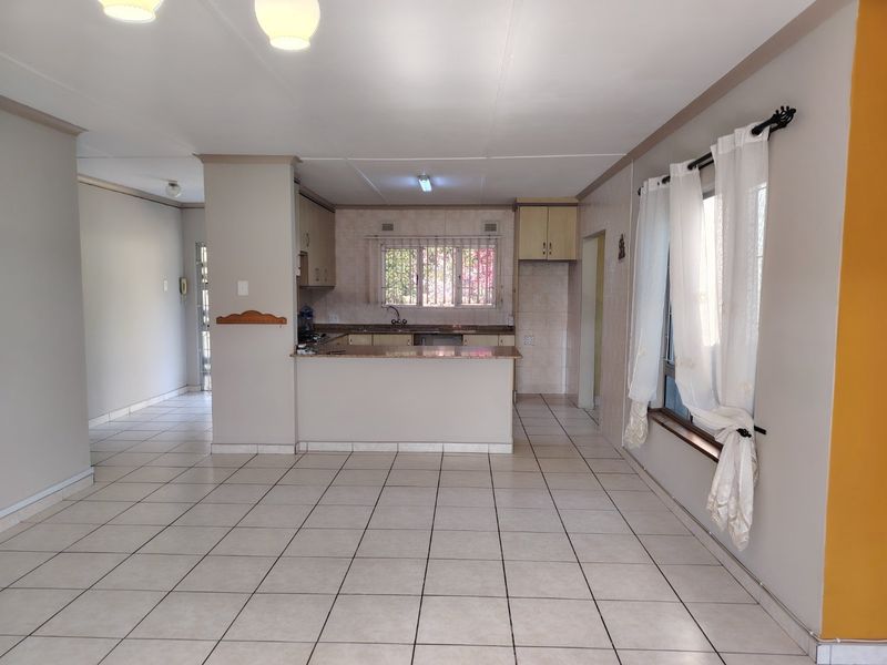 3 bed flat to let in Escombe  - Photo 8