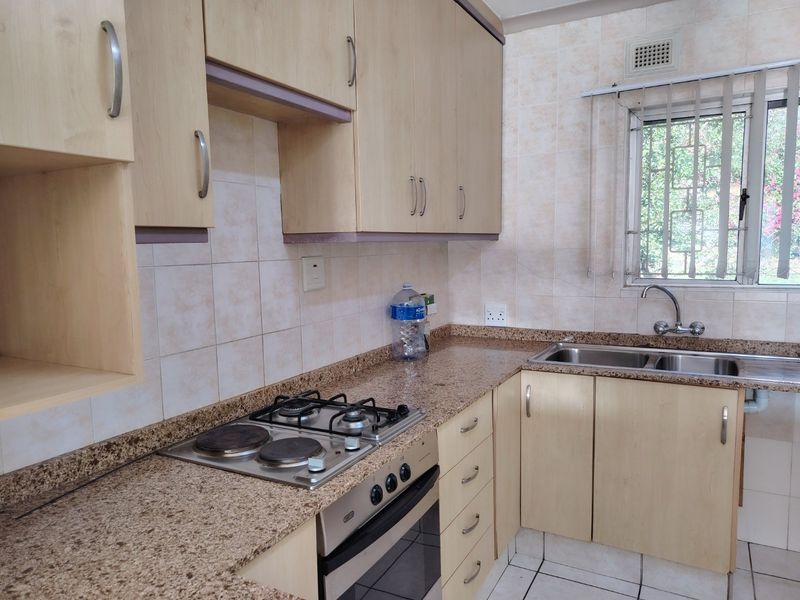 3 bed flat to let in Escombe  - Photo 4