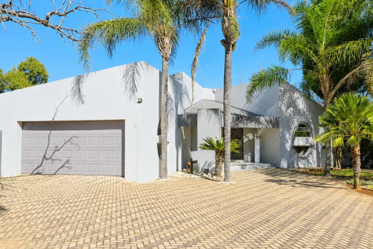 Stunning 4 Bedroom Family Home with Exceptional Space, Security & Lifestyle in Wilkoppies - Photo 2