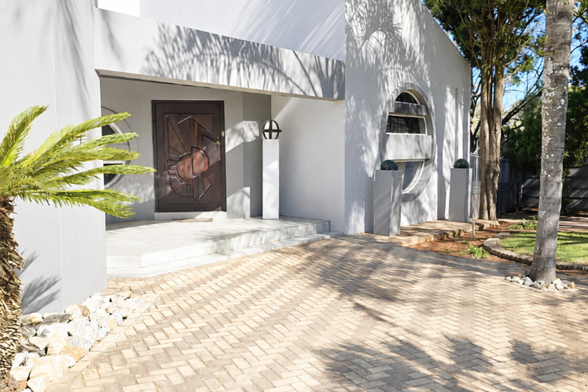 Stunning 4 Bedroom Family Home with Exceptional Space, Security & Lifestyle in Wilkoppies - Photo 5