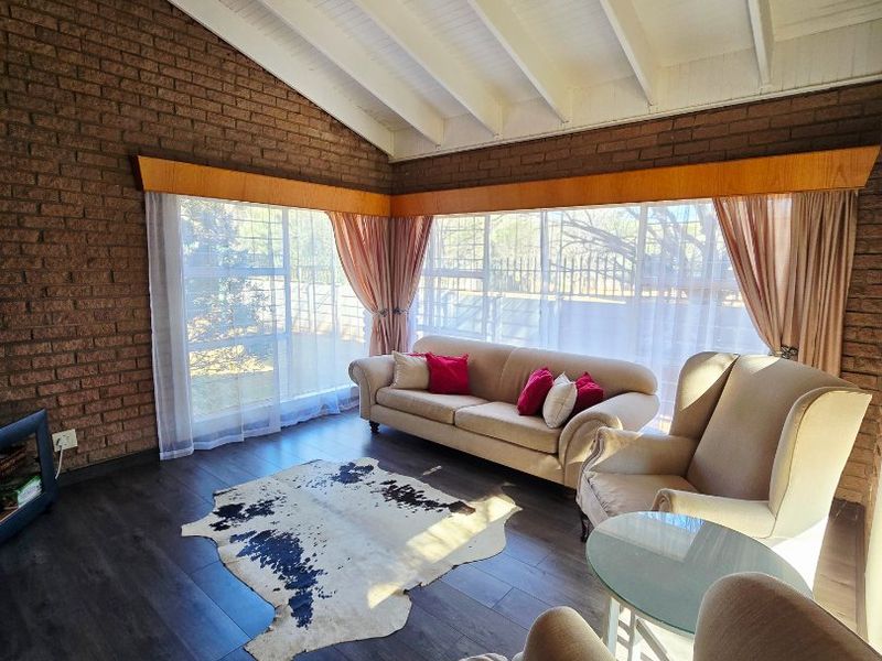 Stunning 4 Bedroom Family Home with Exceptional Space, Security & Lifestyle in Wilkoppies - Photo 8