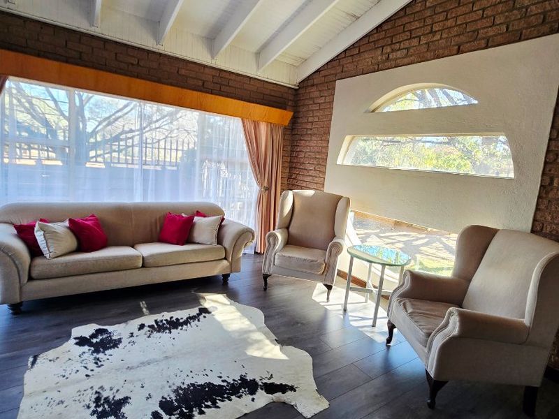Stunning 4 Bedroom Family Home with Exceptional Space, Security & Lifestyle in Wilkoppies - Photo 7