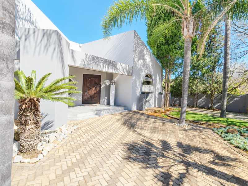 Stunning 4 Bedroom Family Home with Exceptional Space, Security & Lifestyle in Wilkoppies - Photo 6