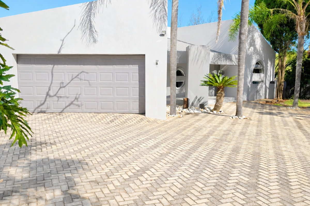 Stunning 4 Bedroom Family Home with Exceptional Space, Security & Lifestyle in Wilkoppies - Photo 4