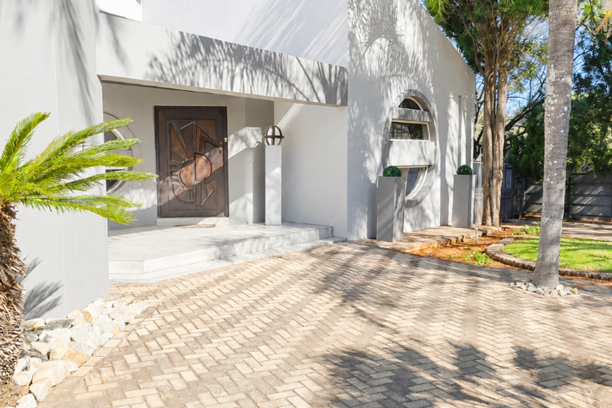 Stunning 4 Bedroom Family Home with Exceptional Space, Security & Lifestyle in Wilkoppies - Photo 3