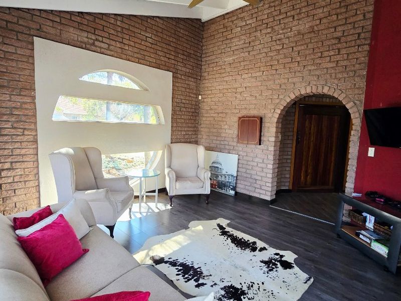 Stunning 4 Bedroom Family Home with Exceptional Space, Security & Lifestyle in Wilkoppies - Photo 10
