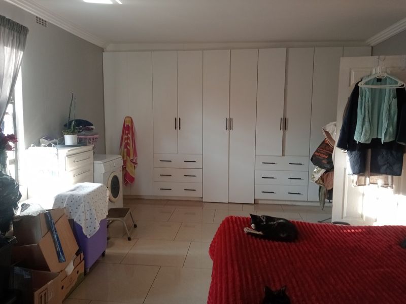 A Modern unit in Crestholme - Photo 1