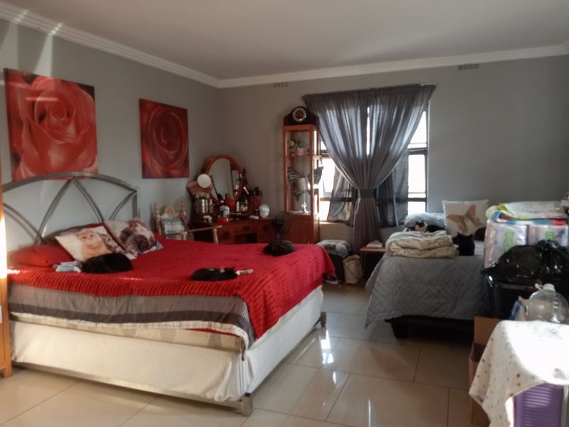 A Modern unit in Crestholme - Photo 8