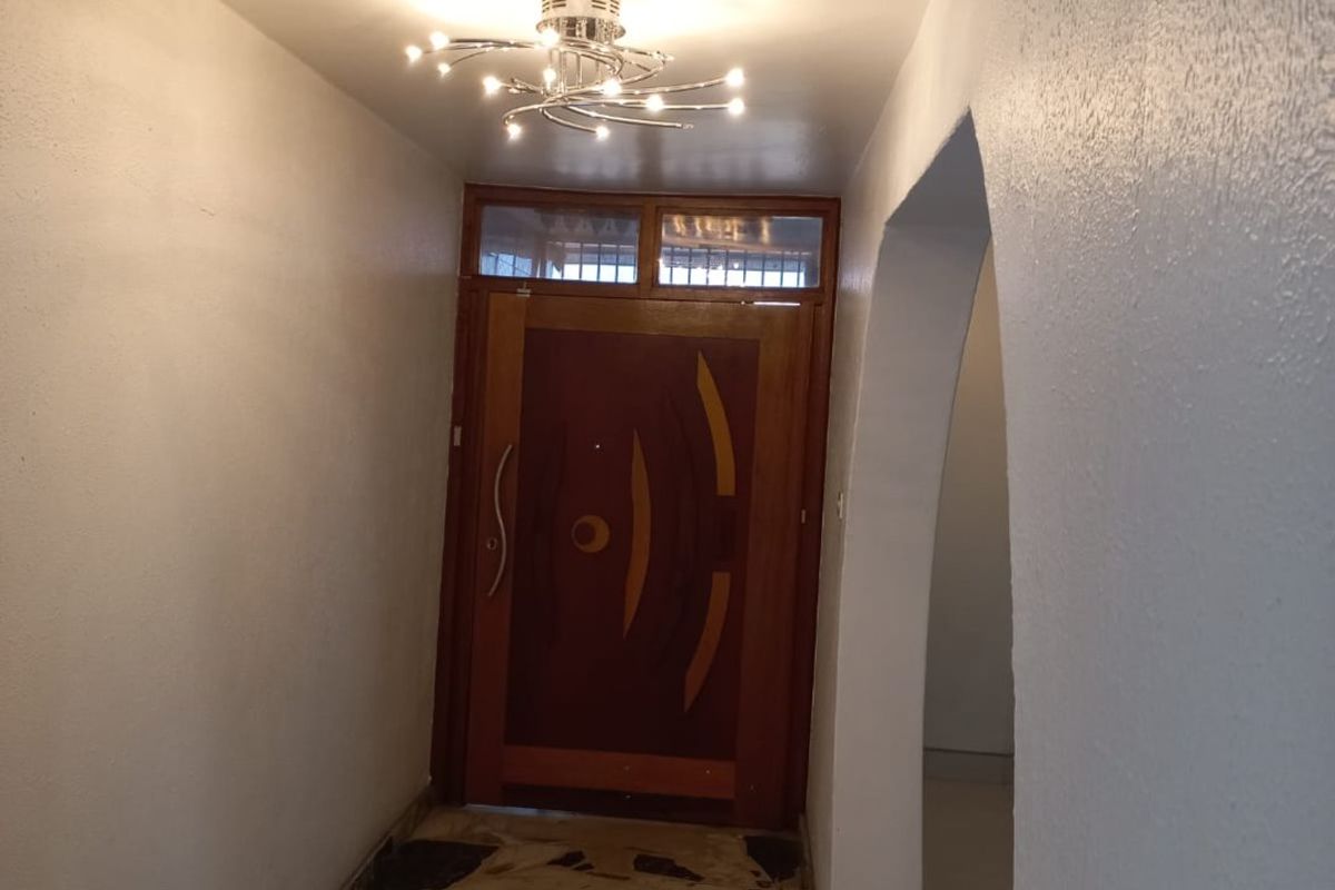 Modern 4 Bedroom home in good location with many Great Features - Photo 4