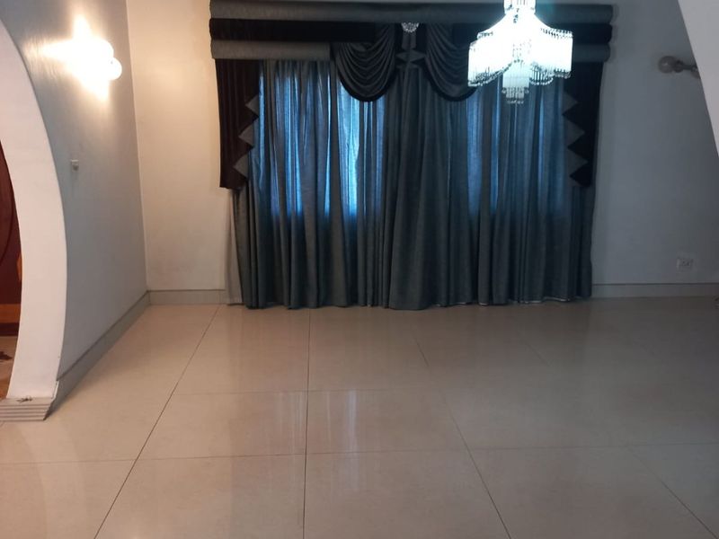 Modern 4 Bedroom home in good location with many Great Features - Photo 6