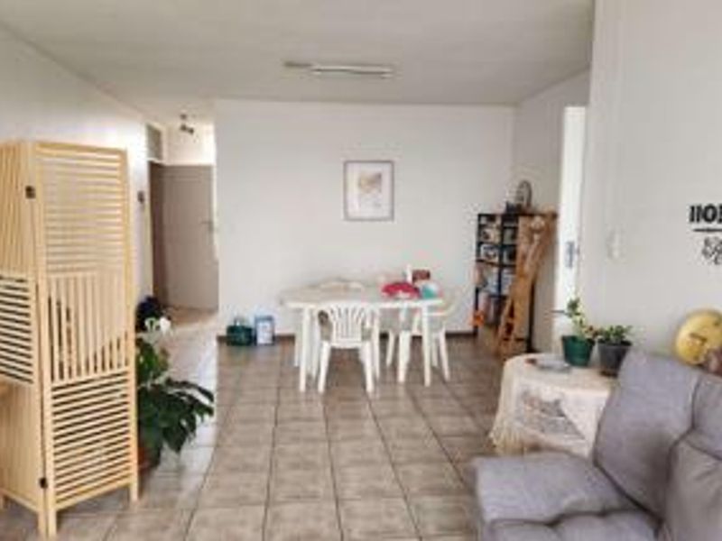 This delightful corner apartment offers breathtaking views of Pretoria, providing a spectacular backdrop both during the day and after sunset - Photo 5
