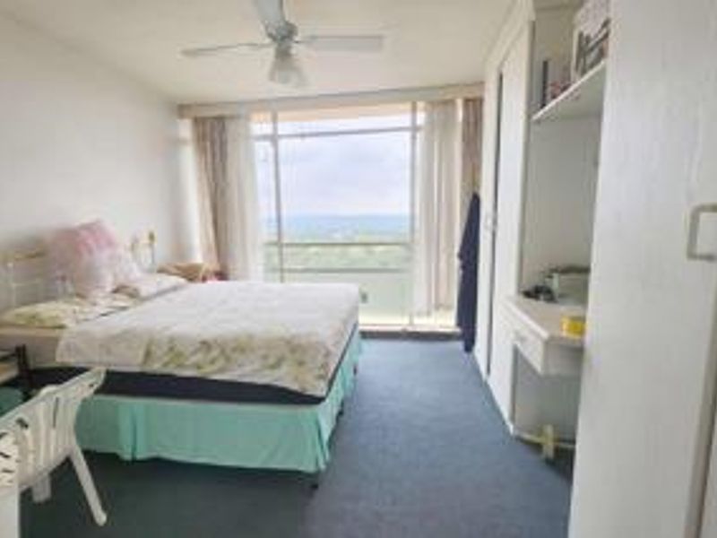 This delightful corner apartment offers breathtaking views of Pretoria, providing a spectacular backdrop both during the day and after sunset - Photo 7