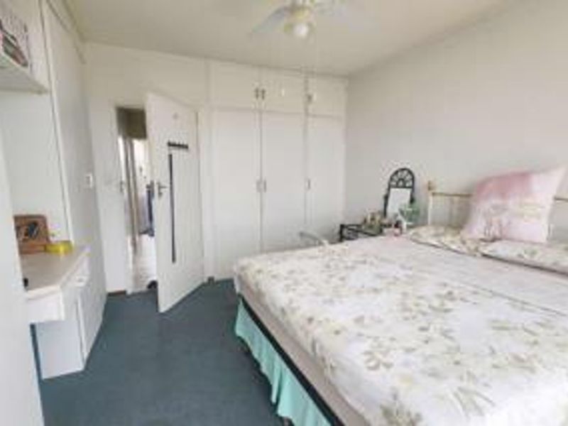 This delightful corner apartment offers breathtaking views of Pretoria, providing a spectacular backdrop both during the day and after sunset - Photo 6
