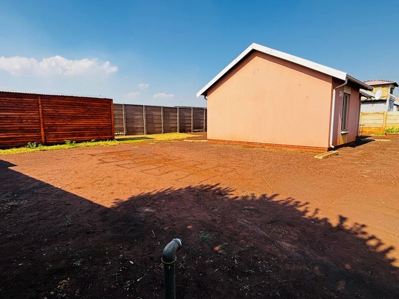 2 bedrooms and  1 bathroom in a big  stand 350 square meters  - Photo 1