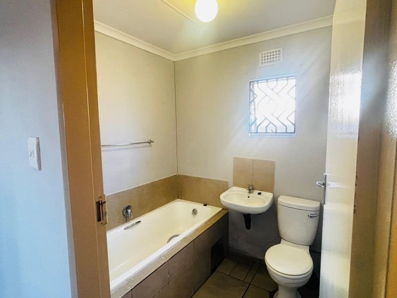 2 bedrooms and  1 bathroom in a big  stand 350 square meters  - Photo 4