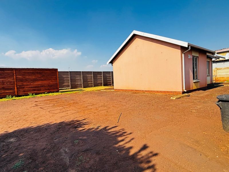 2 bedrooms and  1 bathroom in a big  stand 350 square meters  - Photo 2