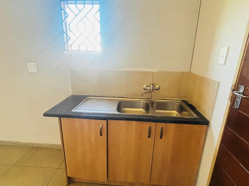 2 bedrooms and  1 bathroom in a big  stand 350 square meters  - Photo 5