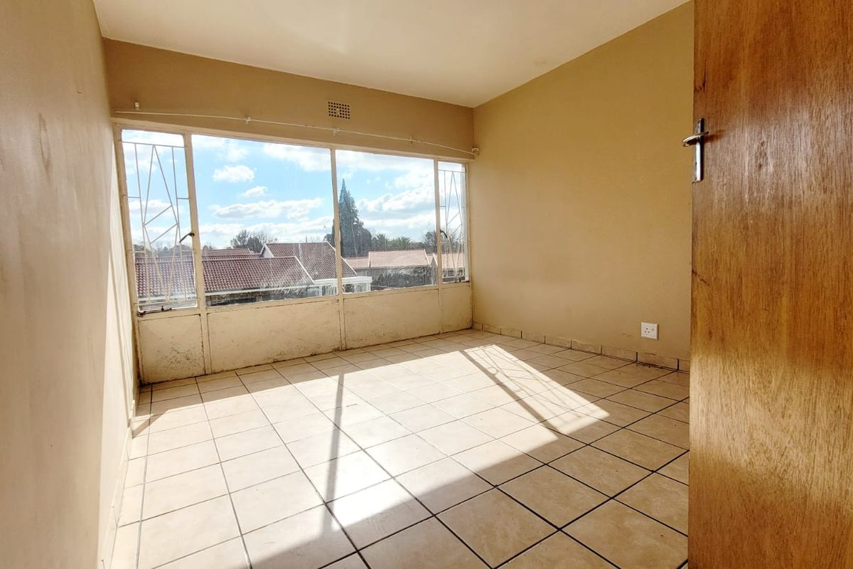 Comfortable two-bedroom apartment in the heart of Three Rivers - Photo 3