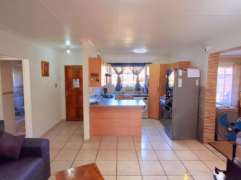 Pet-Friendly Townhouse in a Secure Complex.  - Photo 3