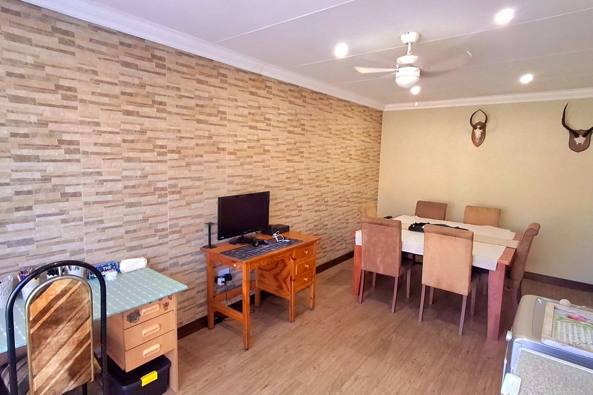 Pet-Friendly Townhouse in a Secure Complex.  - Photo 5