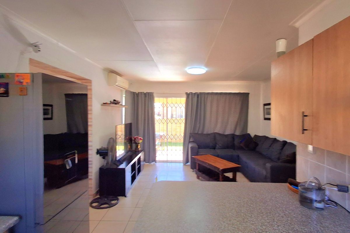 Pet-Friendly Townhouse in a Secure Complex.  - Photo 4