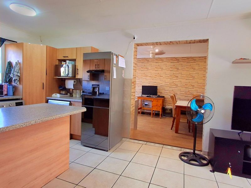 Pet-Friendly Townhouse in a Secure Complex.  - Photo 9