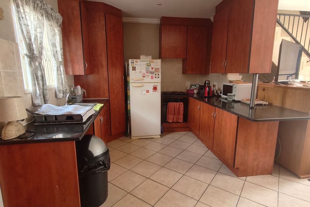 Secure Annlin Duplex With Spacious Private Garden - Photo 4