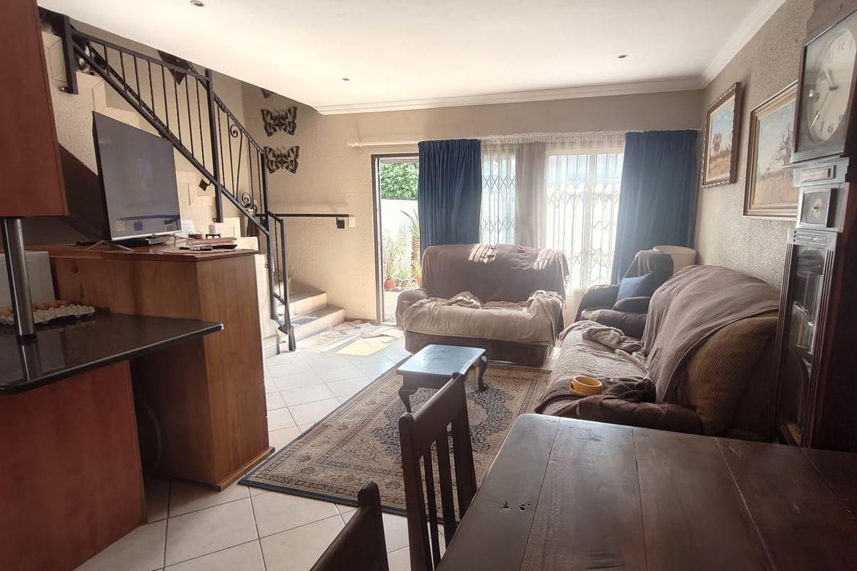 Secure Annlin Duplex With Spacious Private Garden - Photo 2
