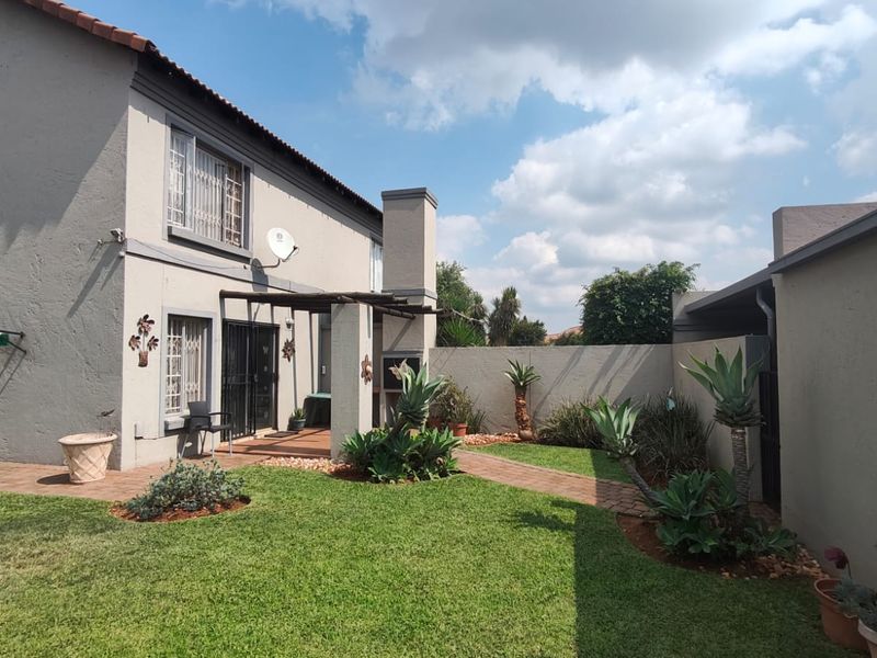 Secure Annlin Duplex With Spacious Private Garden - Photo 1