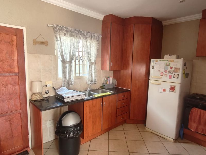 Secure Annlin Duplex With Spacious Private Garden - Photo 10