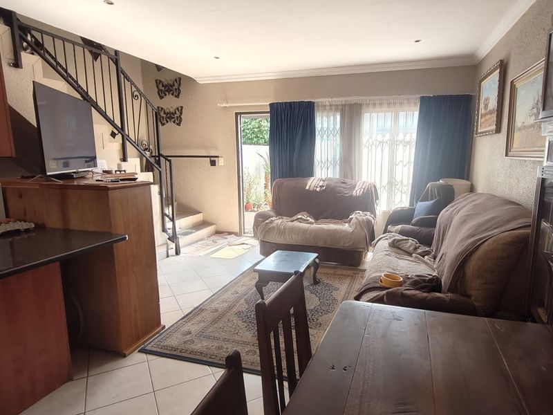 Secure Annlin Duplex With Spacious Private Garden - Photo 2