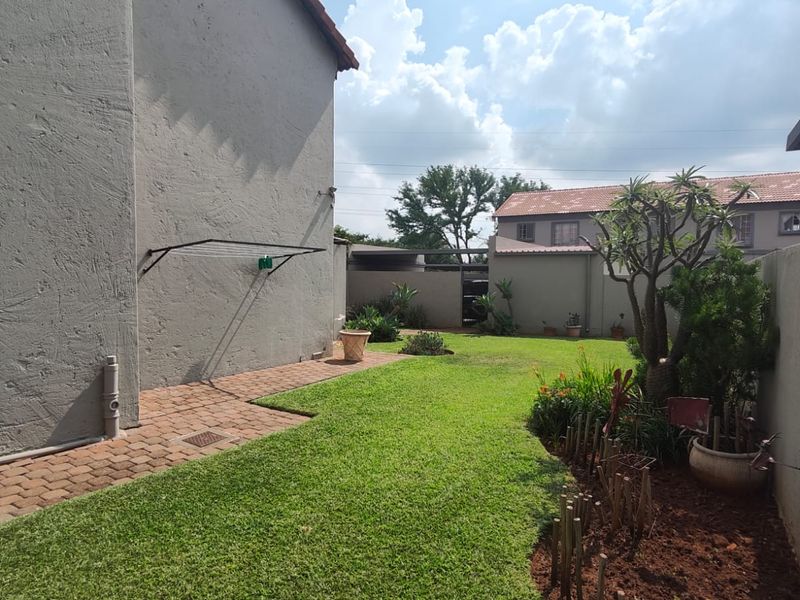 Secure Annlin Duplex With Spacious Private Garden - Photo 7
