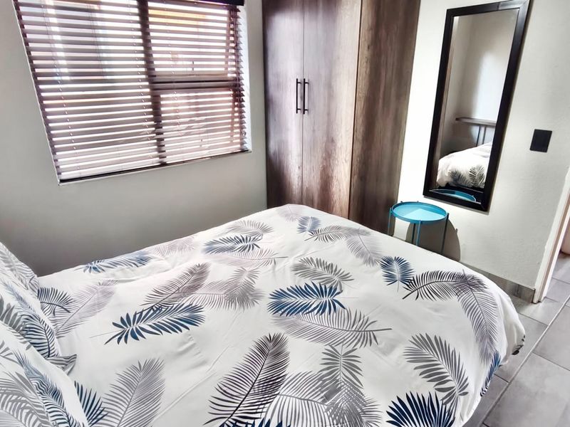 Beautifully Renovated Home in Sought-After Misty Bay Estate - Photo 8