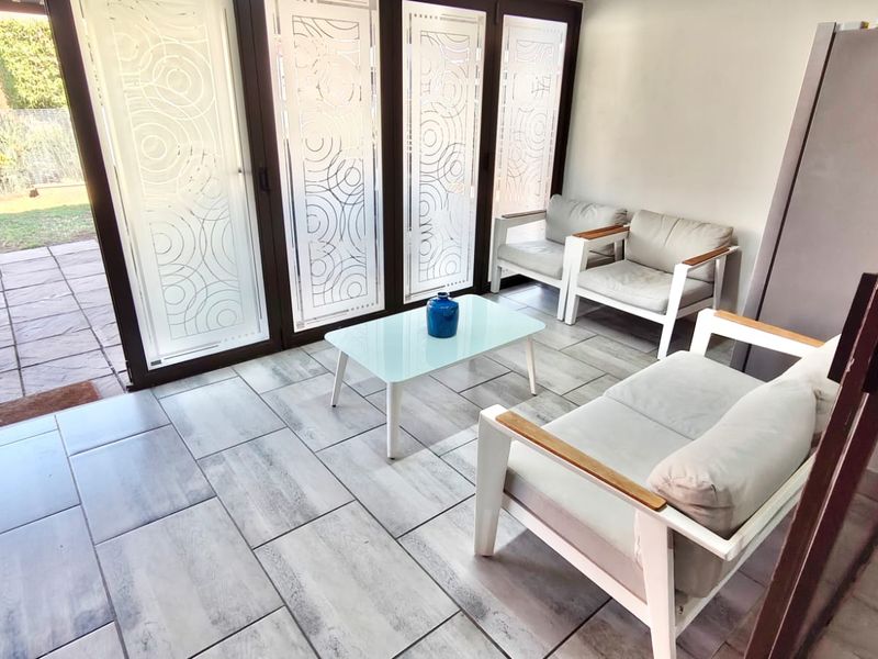 Beautifully Renovated Home in Sought-After Misty Bay Estate - Photo 7