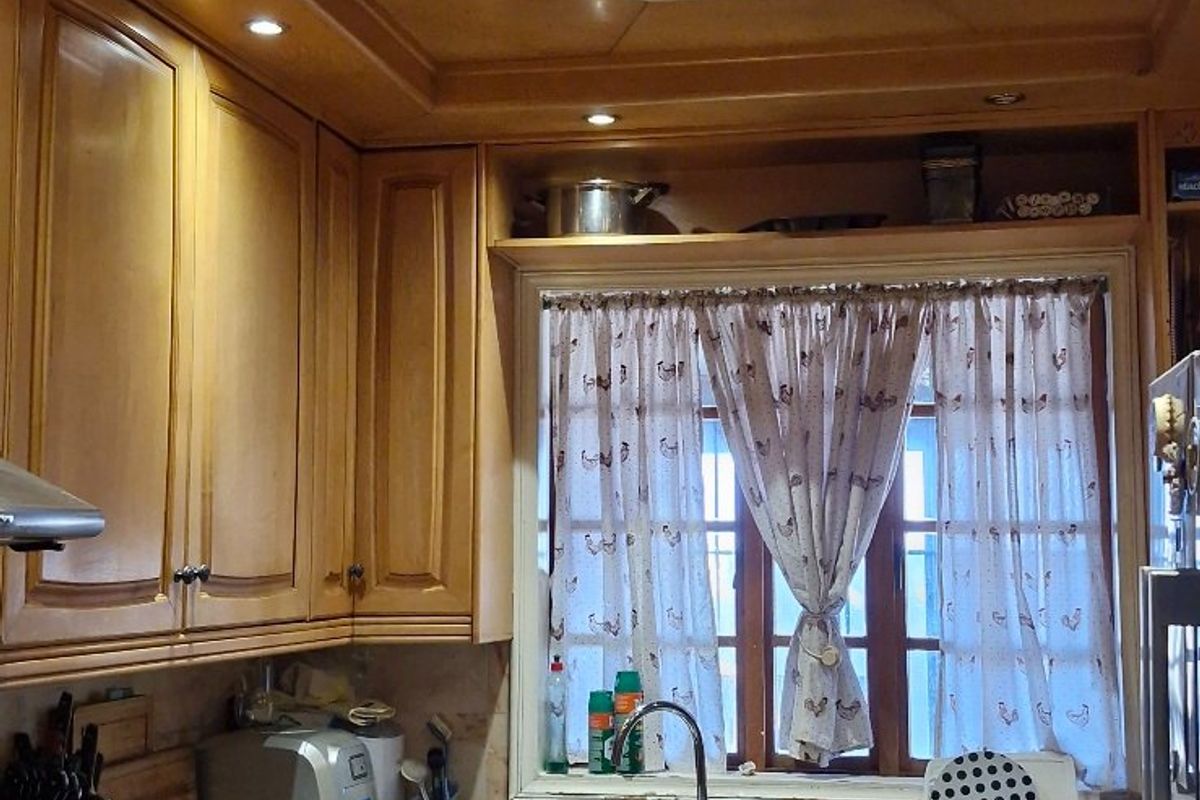 Timeless Grand Family Home Bursting With Potential - Photo 3