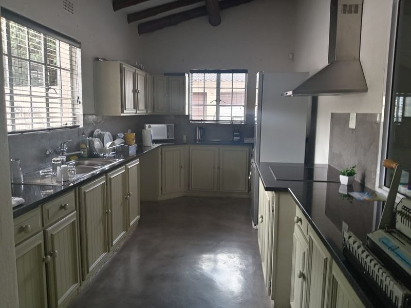 Prime Woodmead Factory Office with Secure Grounds - Photo 3